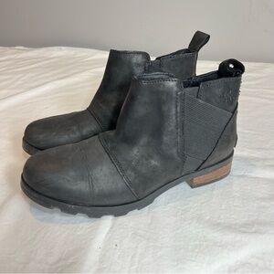 Sorel Emelie black oiled leather Chelsea ankle boots size 8